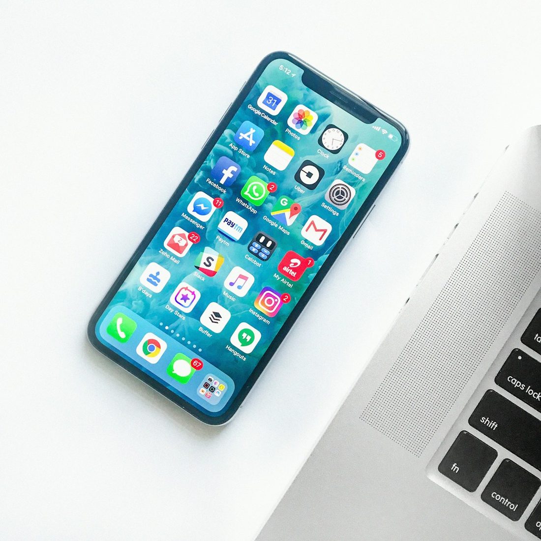 乐鱼官网 APP 赛程与赛事列表界面示意